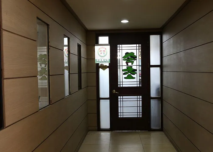 Namdaemun Palace 3*